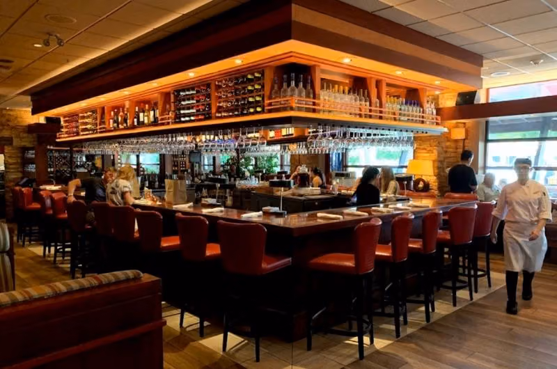 Bar and dining room at Seasons 52