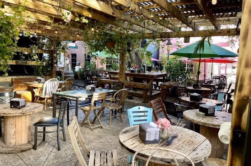 Neverland Coffee Bar