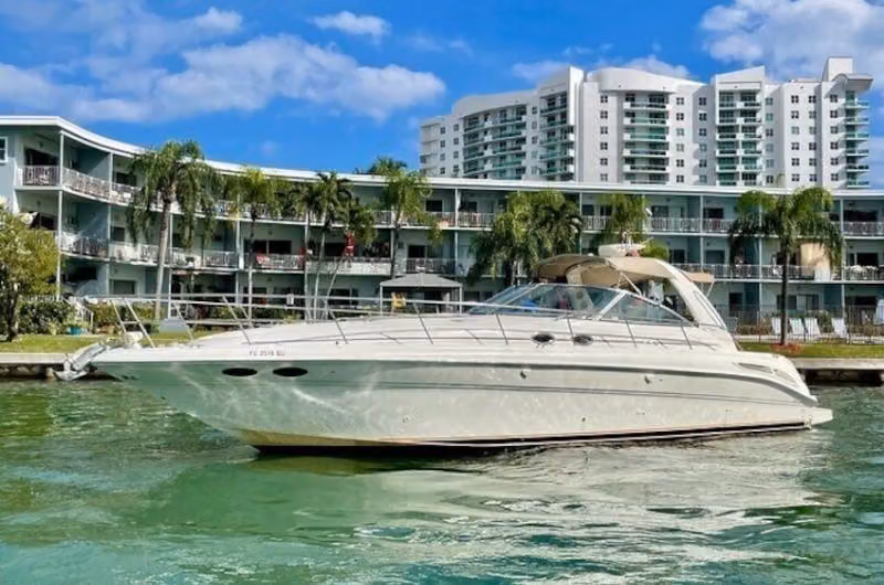45’ Yacht Tour in Miami Beach